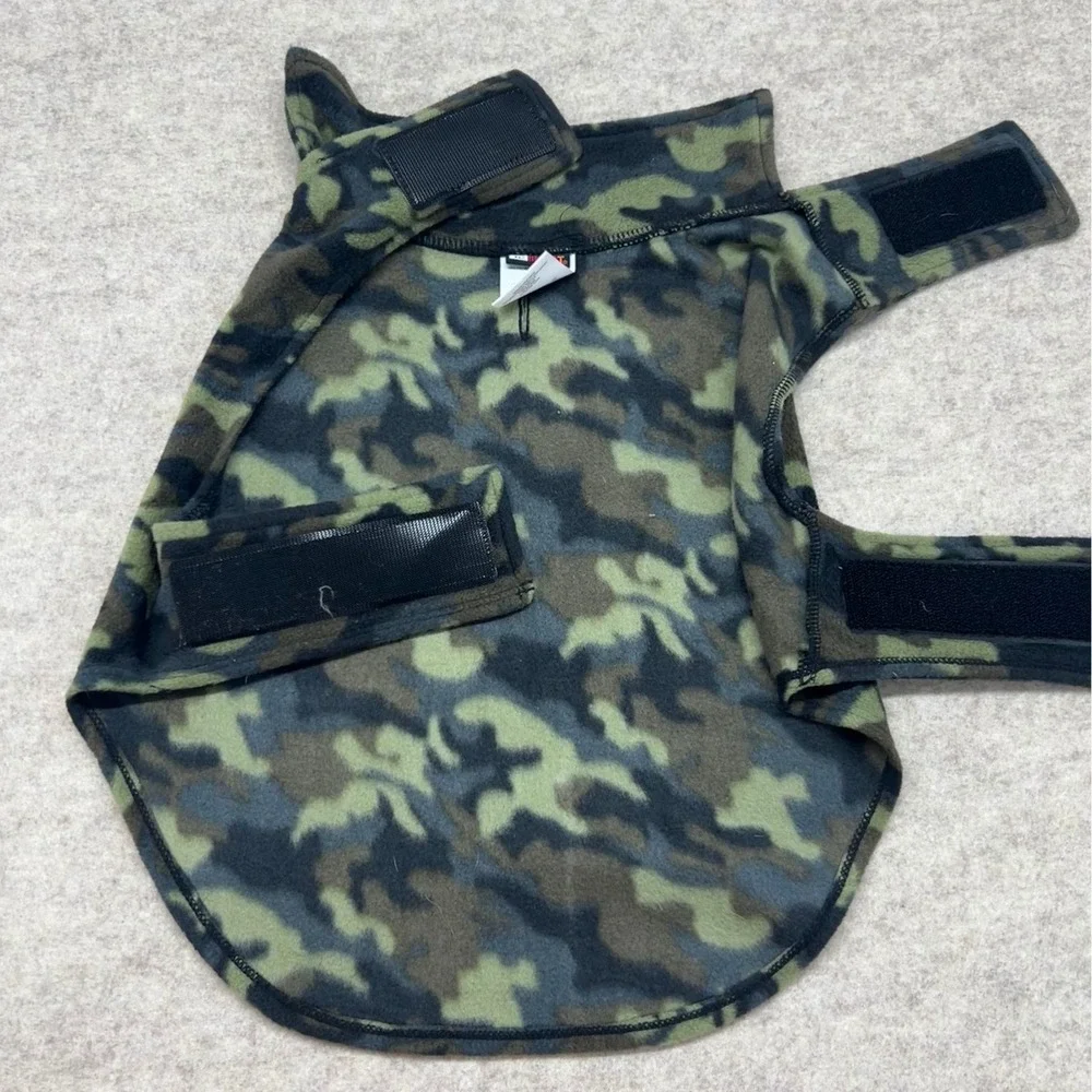 32 Degrees Heat Fleece Dog Vest Medium Green Camo Excellent Leash Hole Hook Loop